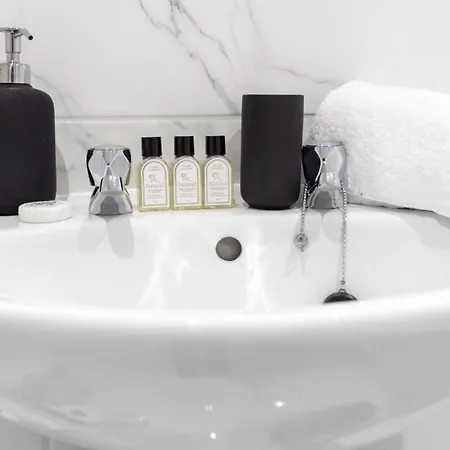 3 Bdr House At Caledonia Luxe Short Lets & Serviced 度假居