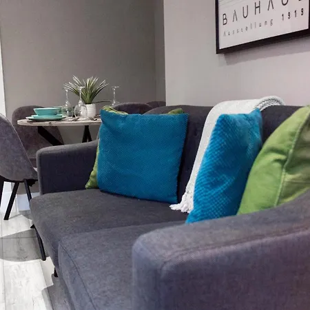 3 Bdr House At Caledonia Luxe Short Lets & Serviced 度假居 *