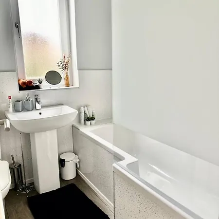 Modern Style , Separate Entrance Apartamento Glasgow