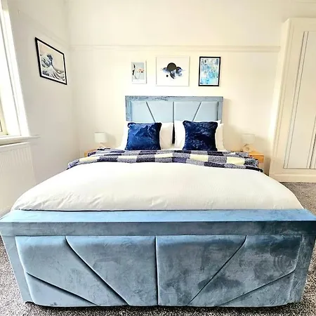 Charming 3-bed Oasis-free Parking