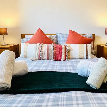 Beautiful & Spacious 2-bed Flat In Centre With Free Parking Apartament