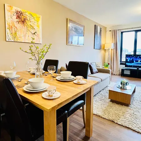 Beautiful & Spacious 2-bed Flat In Centre With Free Parking *