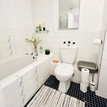 Beautiful & Spacious 2-bed Flat In Centre With Free Parking Apartament