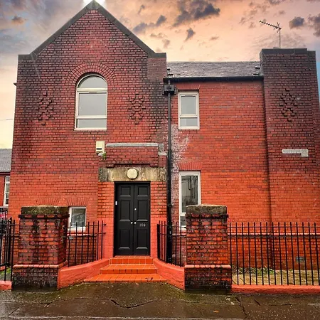 West End Gem 3br Detached Family House Apartment