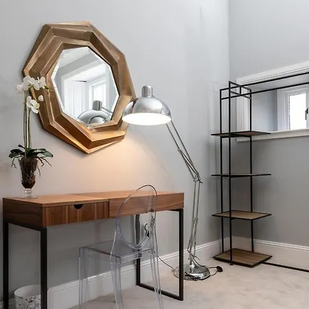 Beautiful 4 Bed Flat In Perfect Location *