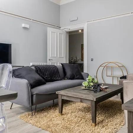 Beautiful 4 Bed Flat In Perfect Location 글라스고