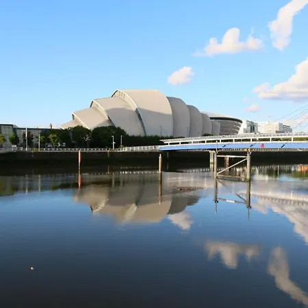 Getaway With Free Parking * Glasgow