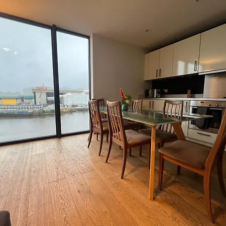 Appartement Riverside Retreat With Spectacular Views *