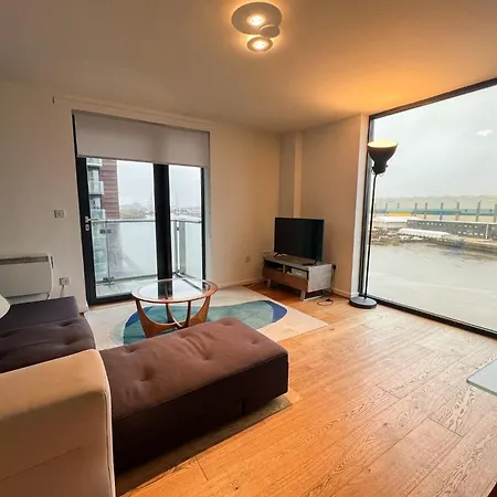 Riverside Retreat With Spectacular Views Appartement *