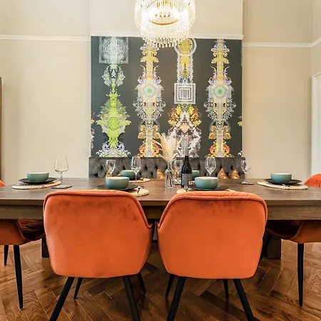 Luxurious Park District Duplex Апартаменты *