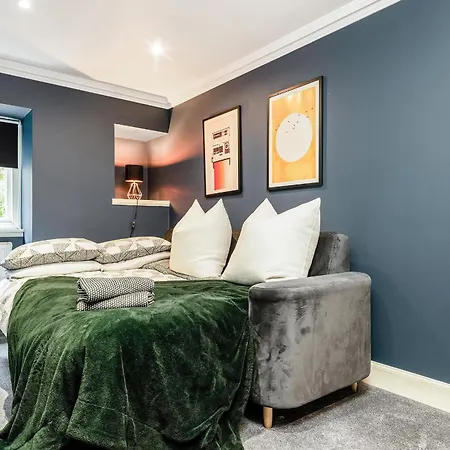 Luxurious Park District Duplex