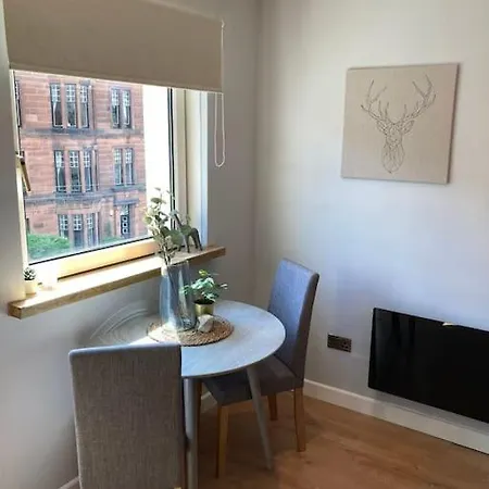 아파트 Rustic Floor West End Pad With Balcony, Parking Next To Byers Road, Aston Lane, Uni