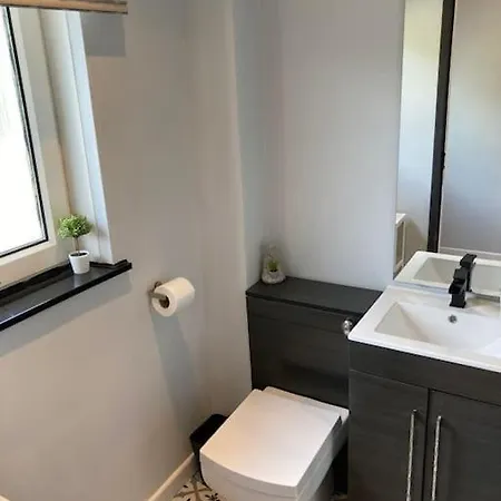 Rustic Floor West End Pad With Balcony, Parking Next To Byers Road, Aston Lane, Uni 글라스고