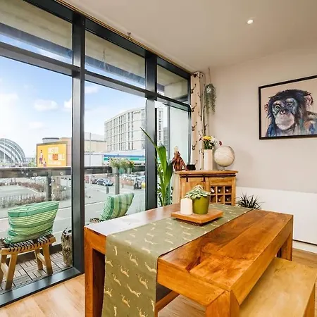 Apartament Luxury Huge Modern Open Plan 2bedroom Flat - Free Private Parking & Balcony Located At The Ovo Hydro And Sec Centre