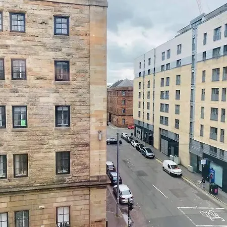2 Bedroom Modern Stylish In Centre Glasgow
