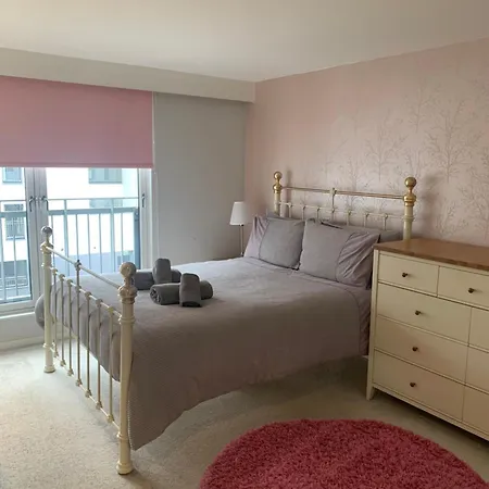 Merchant Luxury 2 Bedroom With Secure Parking Available On Request Apartment Glasgow