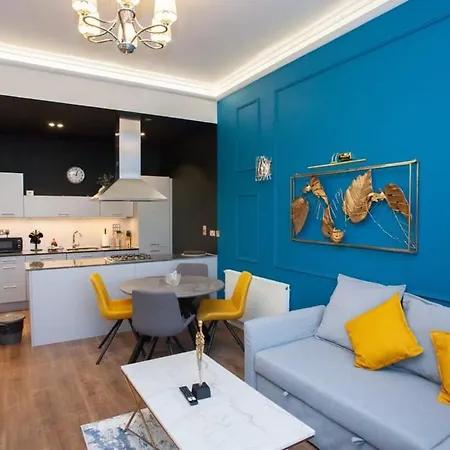 Stunning One Bed With Parking In Centre