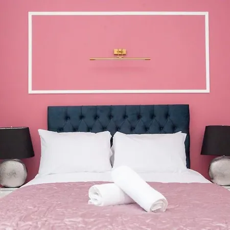 Stunning One Bed With Parking In Centre Daire