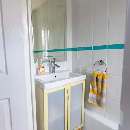 Ideal 3 Bed In With Free Parking Дом отдыха