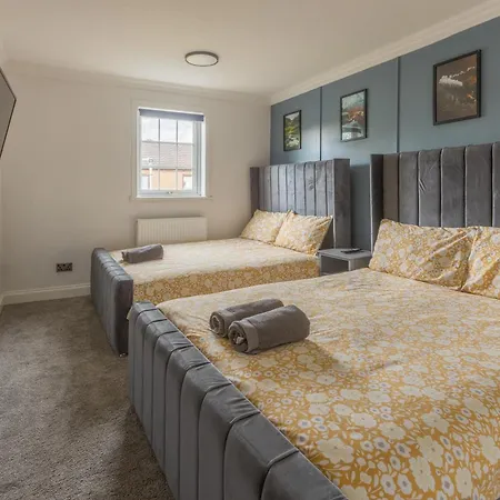 Ideal 3 Bed In With Free Parking Глазго