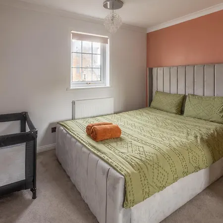 Ideal 3 Bed In With Free Parking Глазго