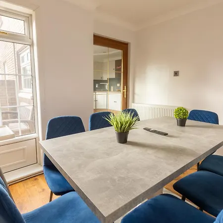 Ideal 3 Bed In With Free Parking Глазго