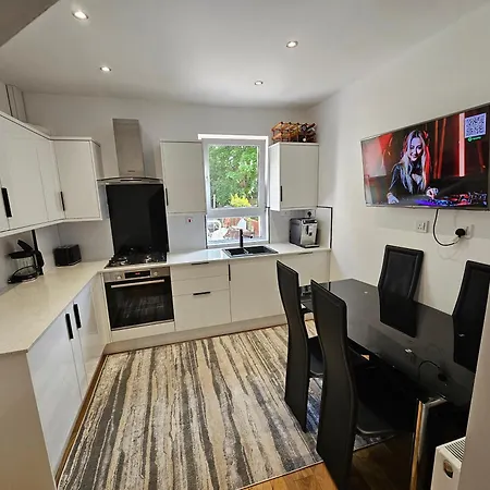 度假居 Lovely House With Private Parking! Glasgow!