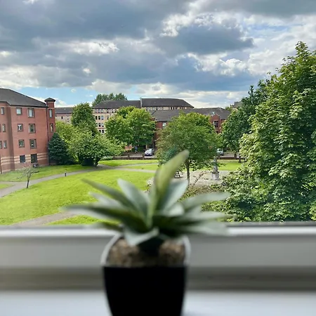 Apartment Spacious 2 Bed-flat In - Free Parking Glasgow