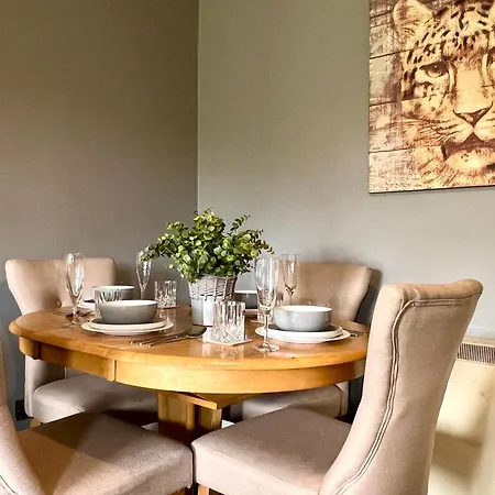 Apartment Spacious 2 Bed-flat In - Free Parking *