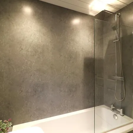 Signature - Glen Lee House Apartment