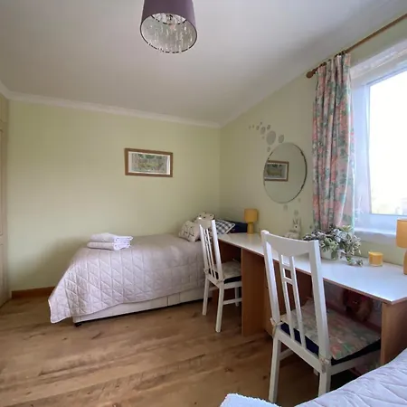 Stunning 3 Bedroom House With 2 Bathrooms Semesterbostad Glasgow