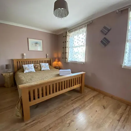 Stunning 3 Bedroom House With 2 Bathrooms Glasgow