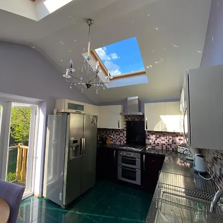 Stunning 3 Bedroom House With 2 Bathrooms Semesterbostad