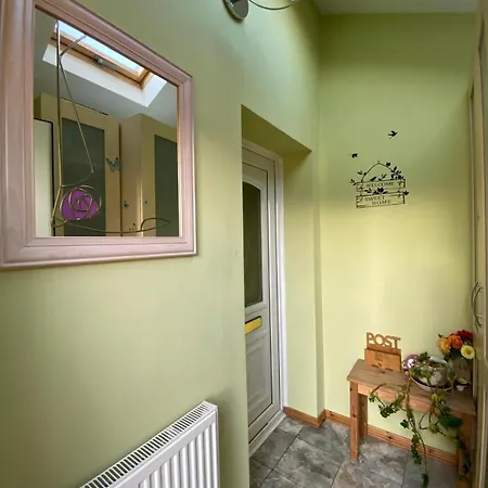 Stunning 3 Bedroom House With 2 Bathrooms