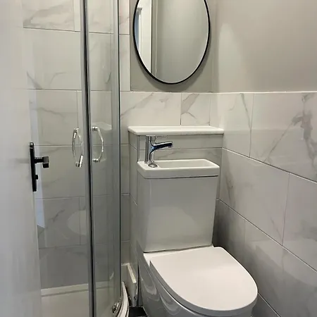 West End Cosy Pop Of Colour - Pass The Keys *