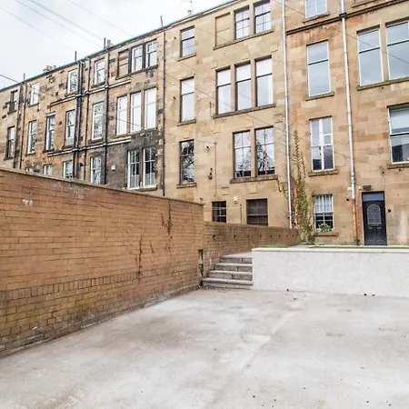 Daire Private Garden West End With Parking - Pass The Keys *