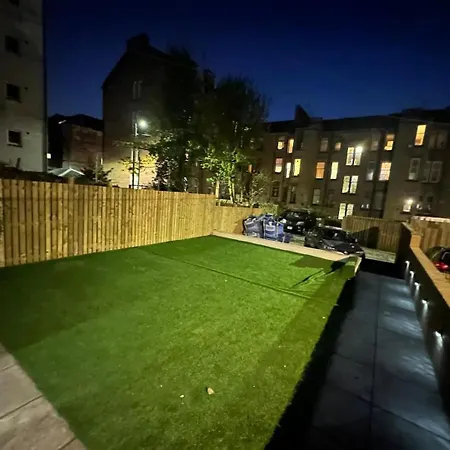 Private Garden West End With Parking - Pass The Keys Glasgow