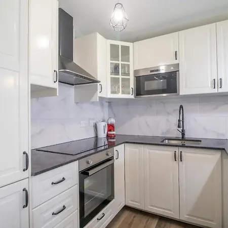 Private Garden West End With Parking - Pass The Keys * Glasgow