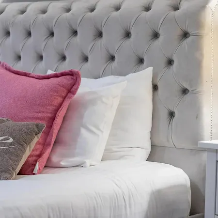 Private Garden West End With Parking - Pass The Keys Daire