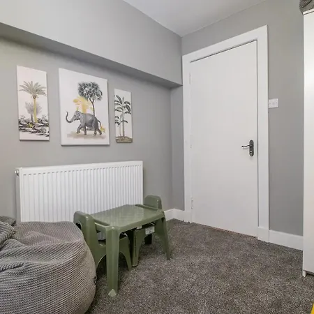 Daire Private Garden West End With Parking - Pass The Keys *