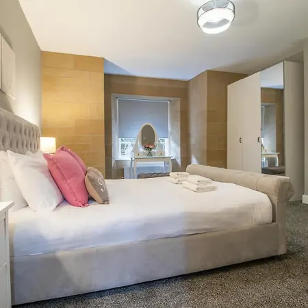 Private Garden West End With Parking - Pass The Keys Glasgow