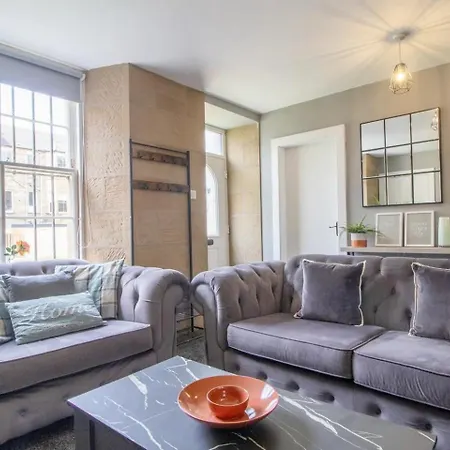 Daire Private Garden West End With Parking - Pass The Keys *