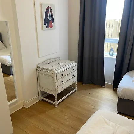 Elder Park Apartment