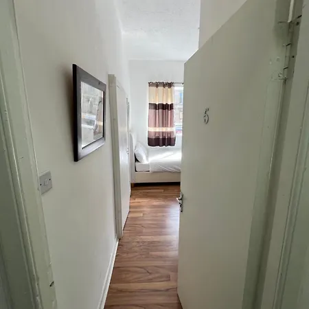 Great Western Road With En