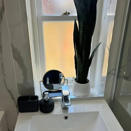 בית נופש Paradise - Spacious 3- Bed House *