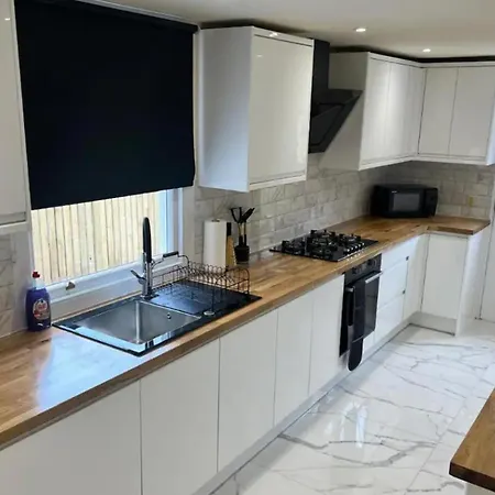 בית נופש Paradise - Spacious 3- Bed House *