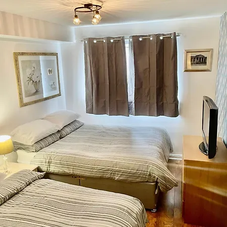 Apartment 3 Bed ,2 Bedroom City Centre Apt