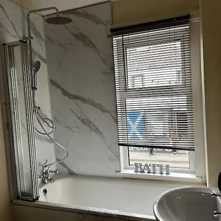 House In Drymen Village With Free Local Health Club Access Vakantiehuis