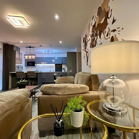 Private Bedroom - Modern Flat - West End *