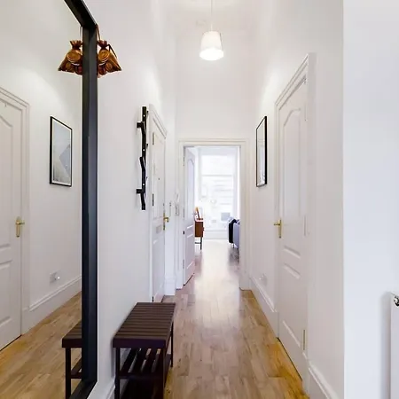 Incredible Contemporary Flat In Heart Of West End * グラスゴー
